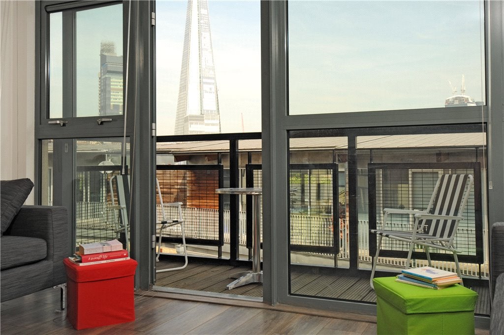 Flat Bell Yard Mews in Greater London