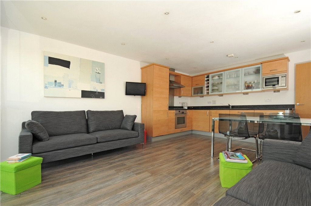 Flat Bell Yard Mews in Greater London