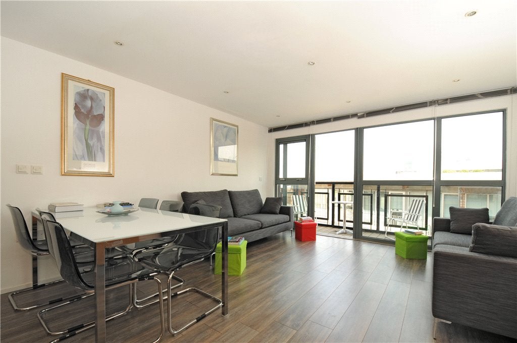 Flat Bell Yard Mews in Greater London