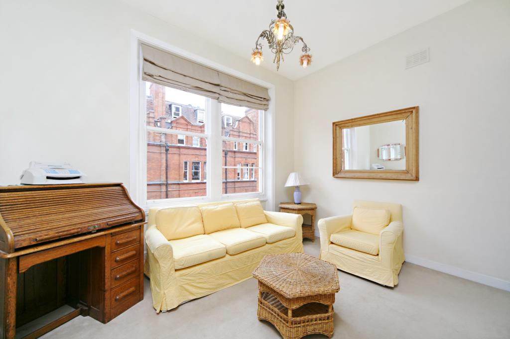Flat Egerton Gardens in Greater London