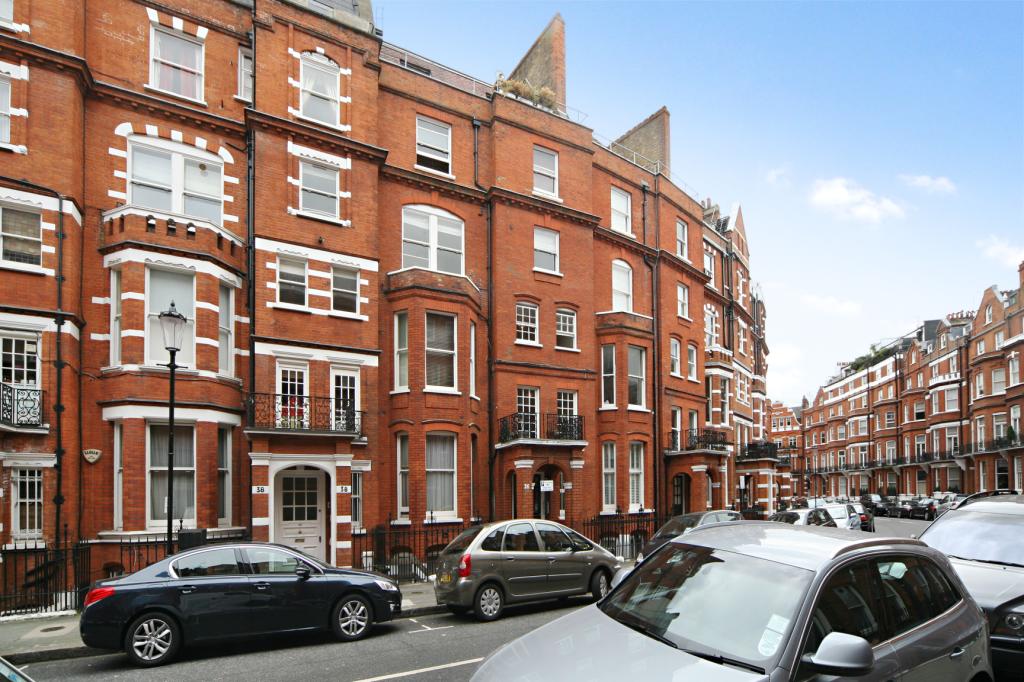 Flat Egerton Gardens in Greater London