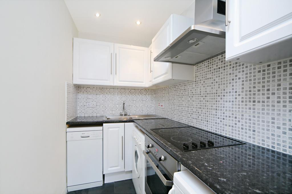 Flat Egerton Gardens in Greater London