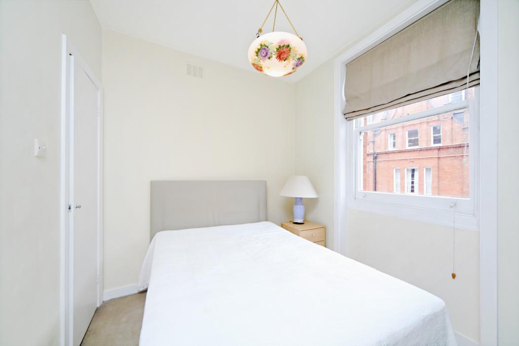 Flat Egerton Gardens in Greater London