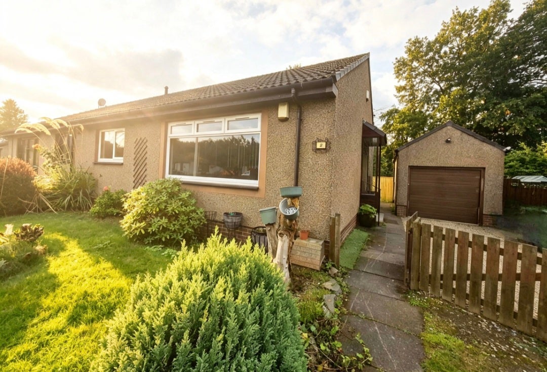 House Croft Place in Livingston