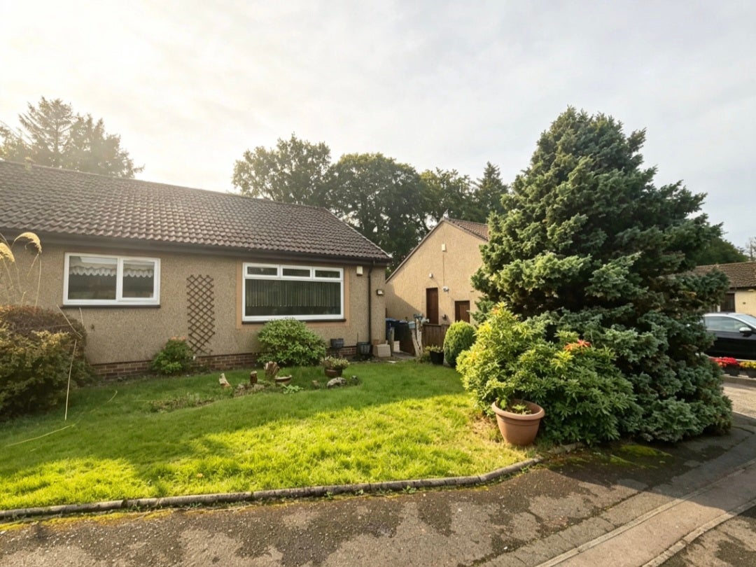 House Croft Place in Livingston