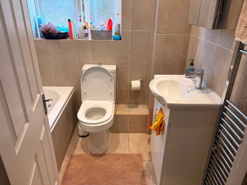 Room Burgess Road in Greater London