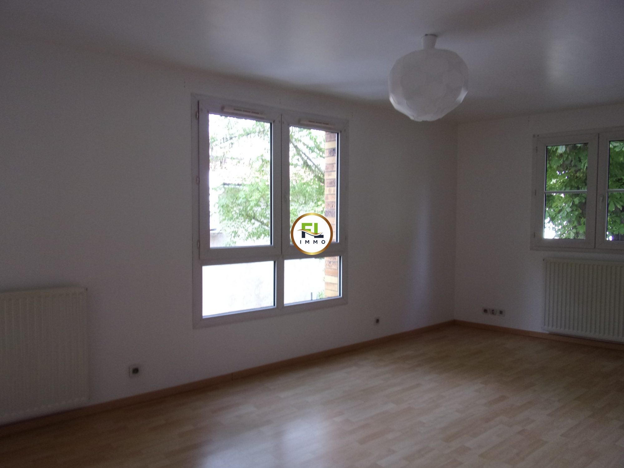 Flat Rue Pierre et Marie Curie in Achères