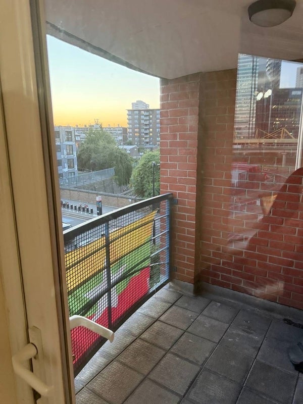 Room Poplar High Street in Greater London
