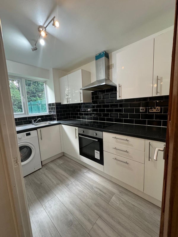 Room Bernard Ashley Drive in Greater London
