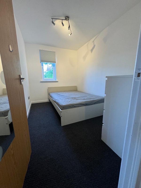 Room Bernard Ashley Drive in Greater London