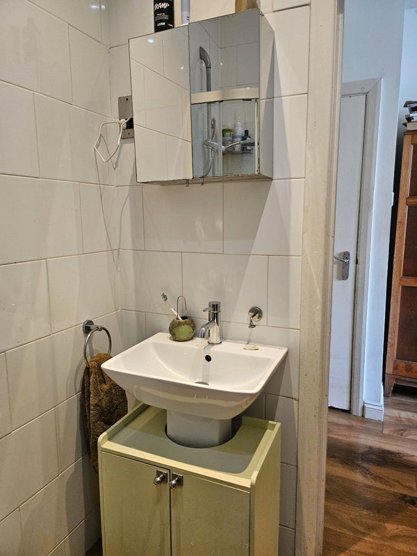 Room Coldharbour Lane in Greater London