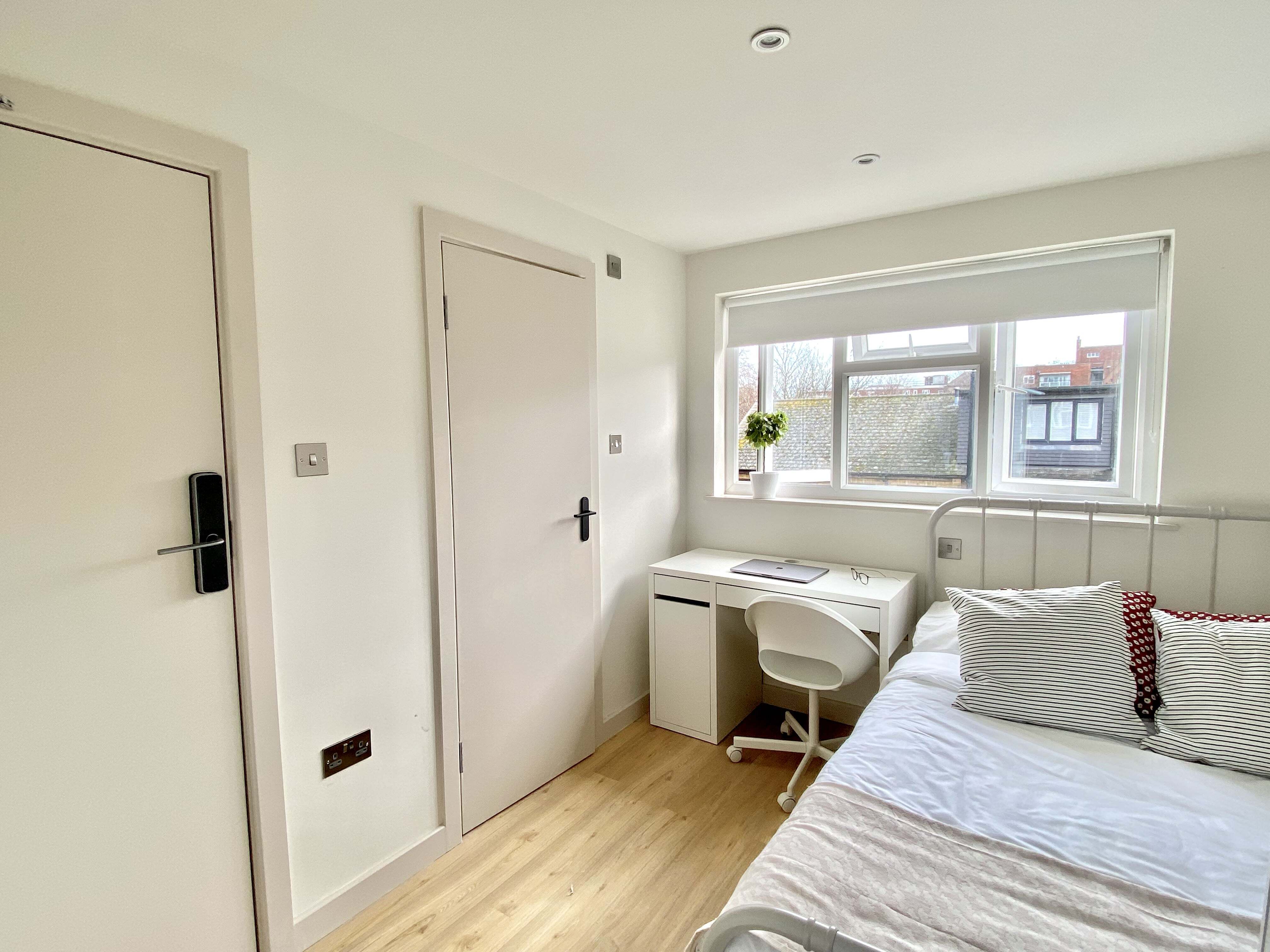 Flat Buxton Street in Greater London