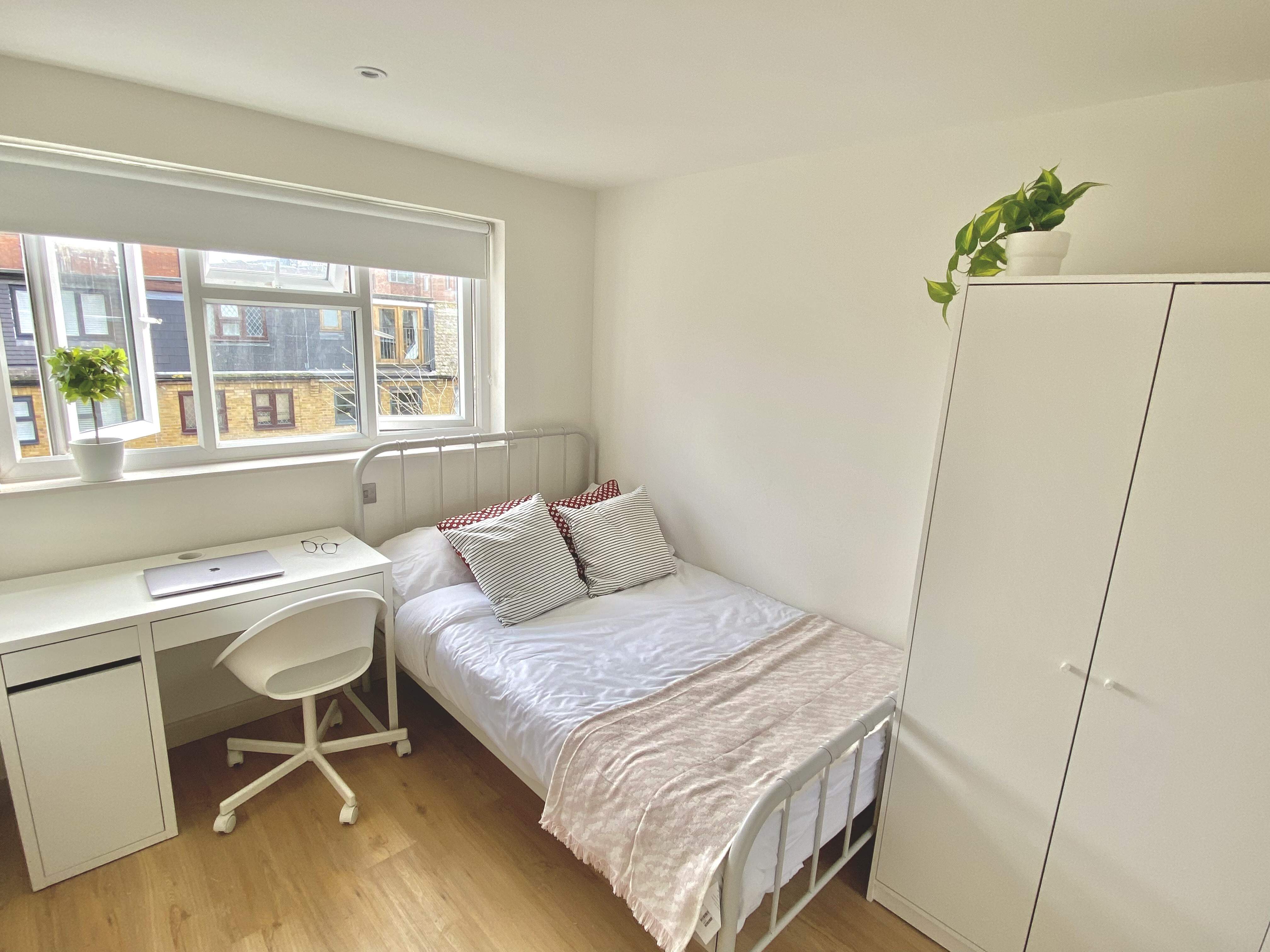 Flat Buxton Street in Greater London