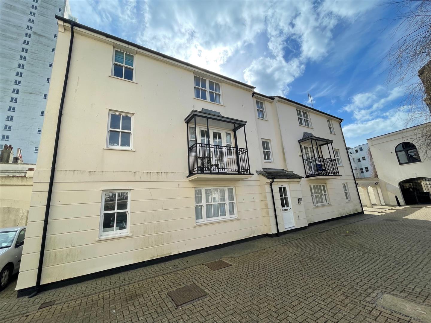 Flat Regency Mews in Brighton