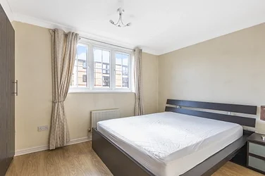 Flat Salter Road in Greater London