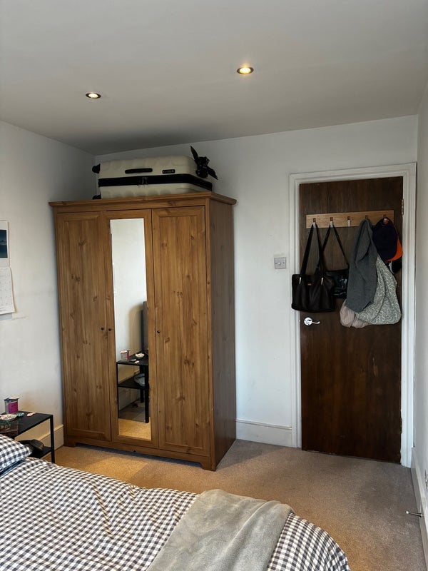 Room Caxton Road in Greater London