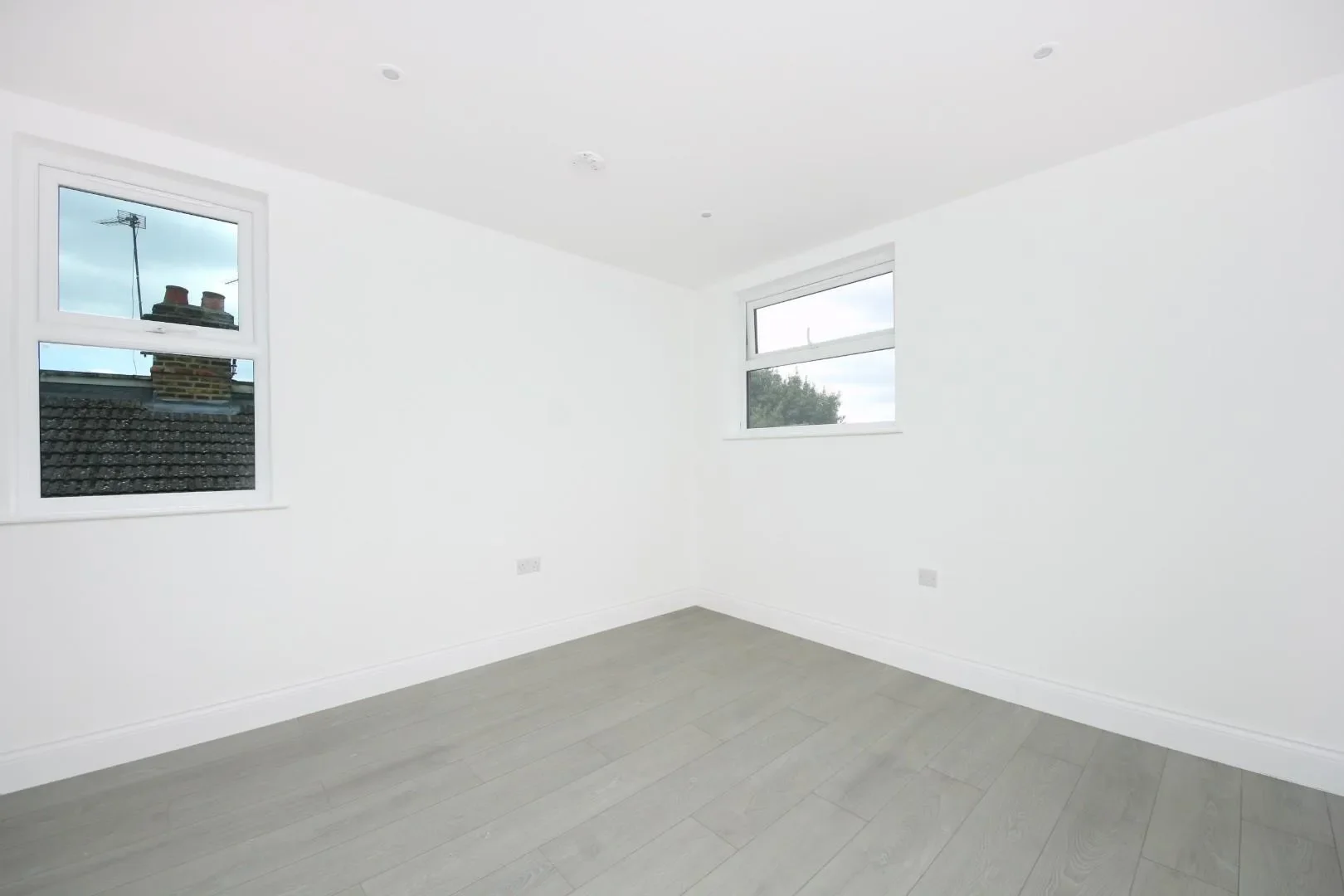 Flat Northfield Avenue in Greater London