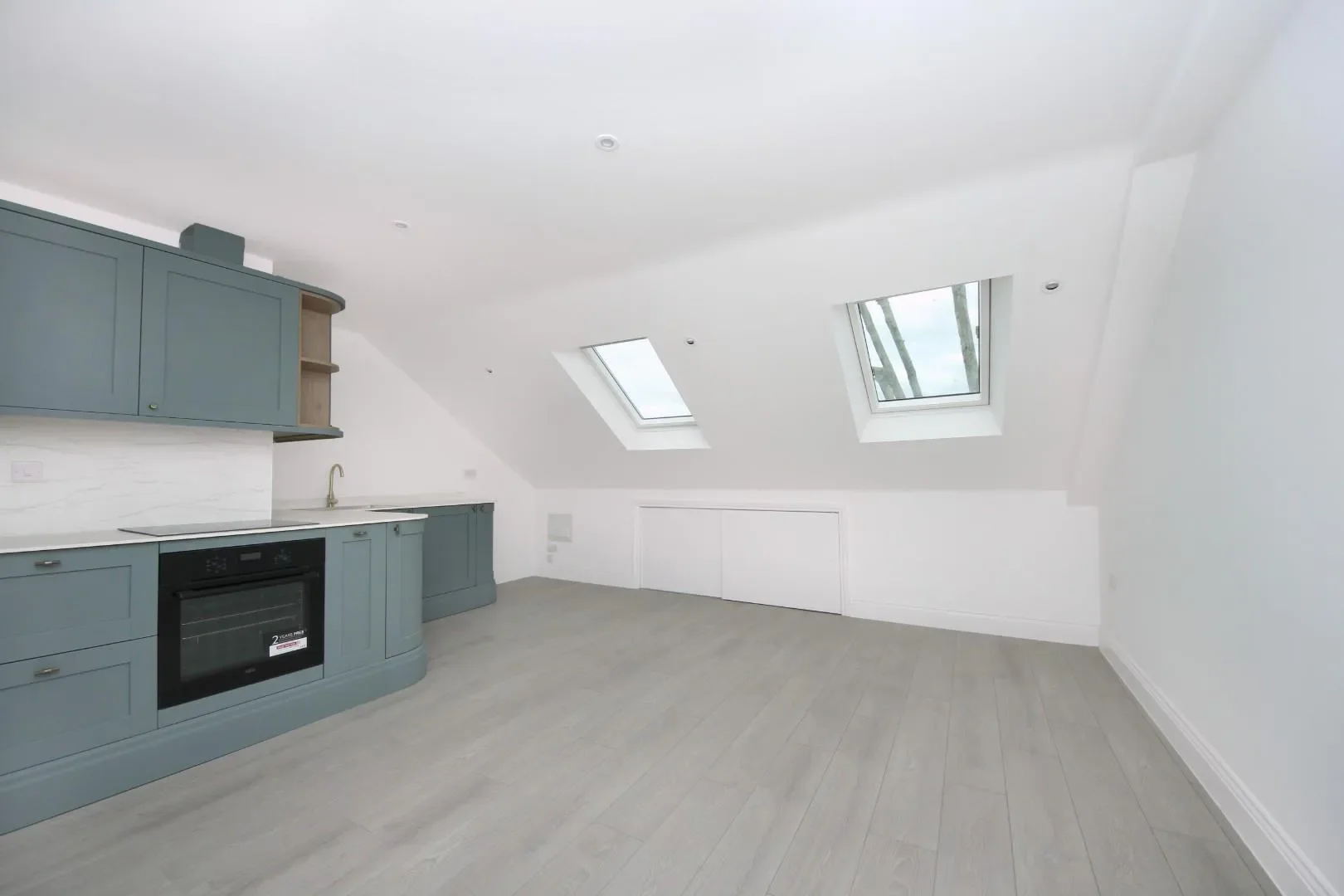 Flat Northfield Avenue in Greater London
