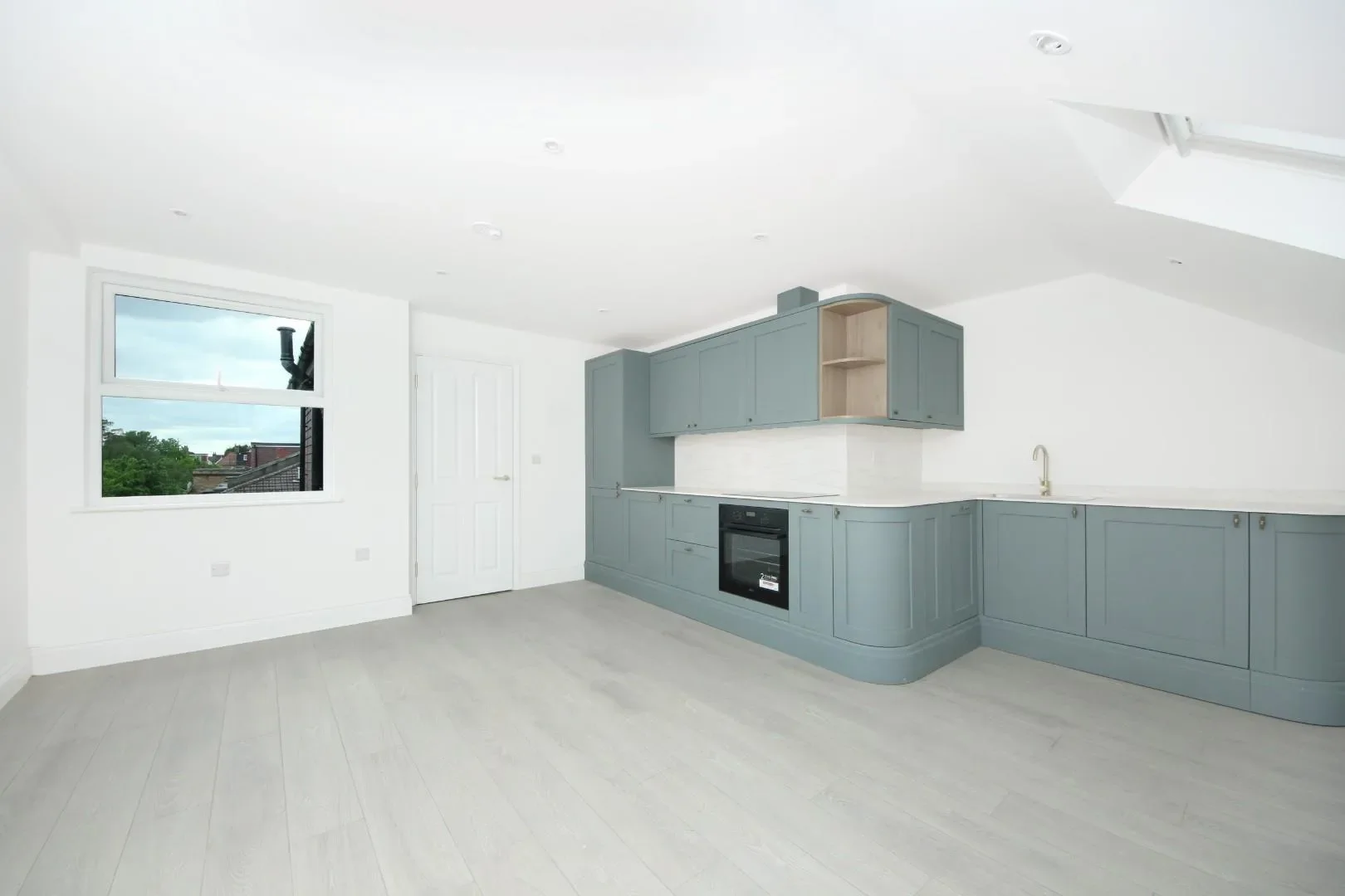 Flat Northfield Avenue in Greater London