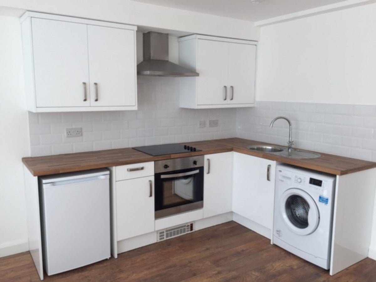 Flat Whitecliff Close in Manchester