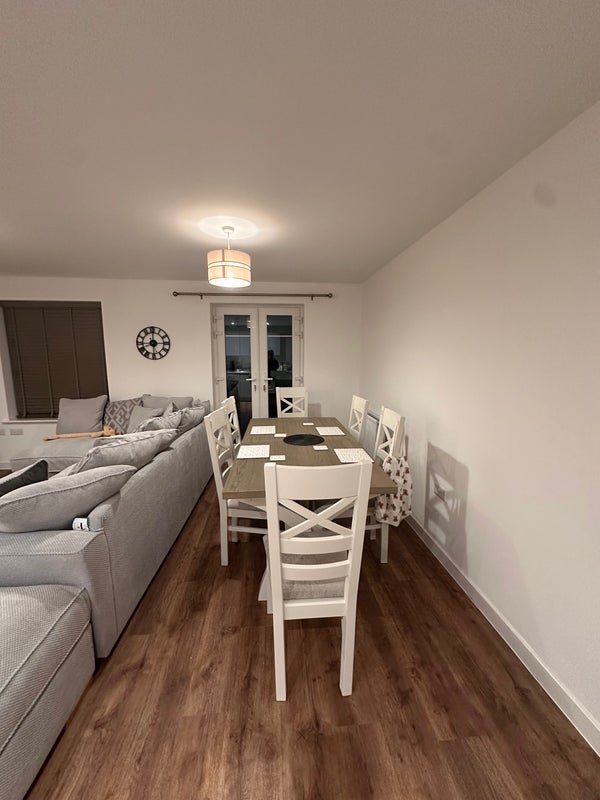 Room Moore Road in Crawley