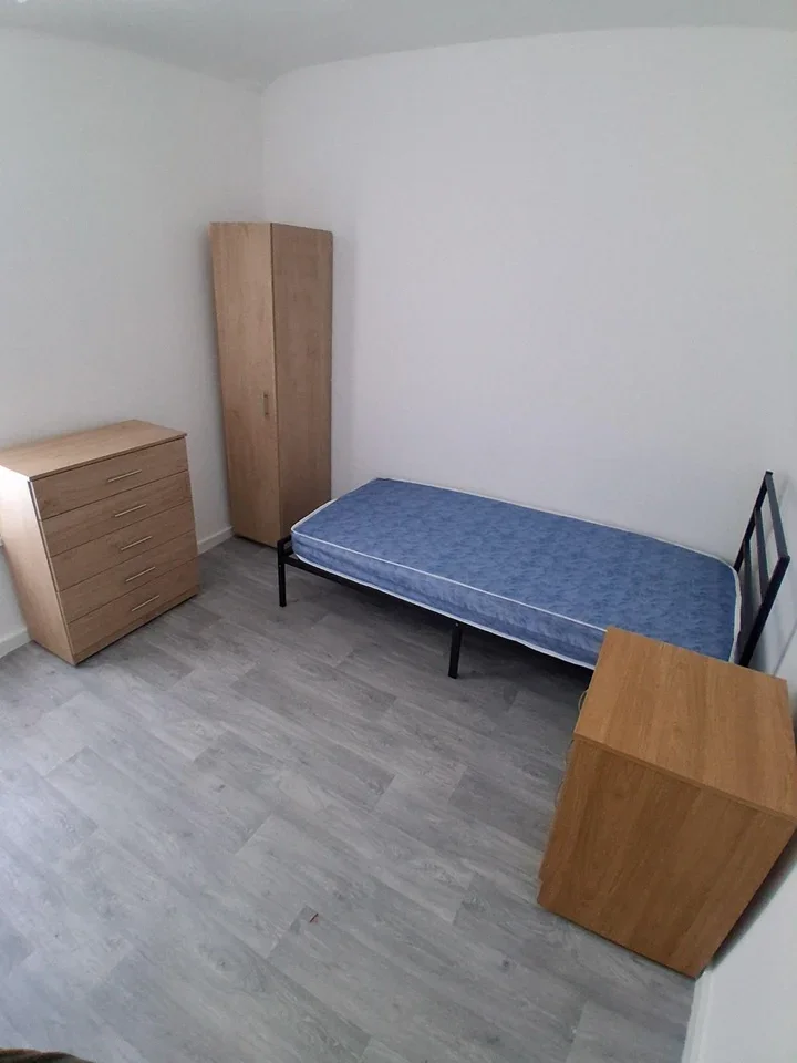 Room Dordans Road in Luton