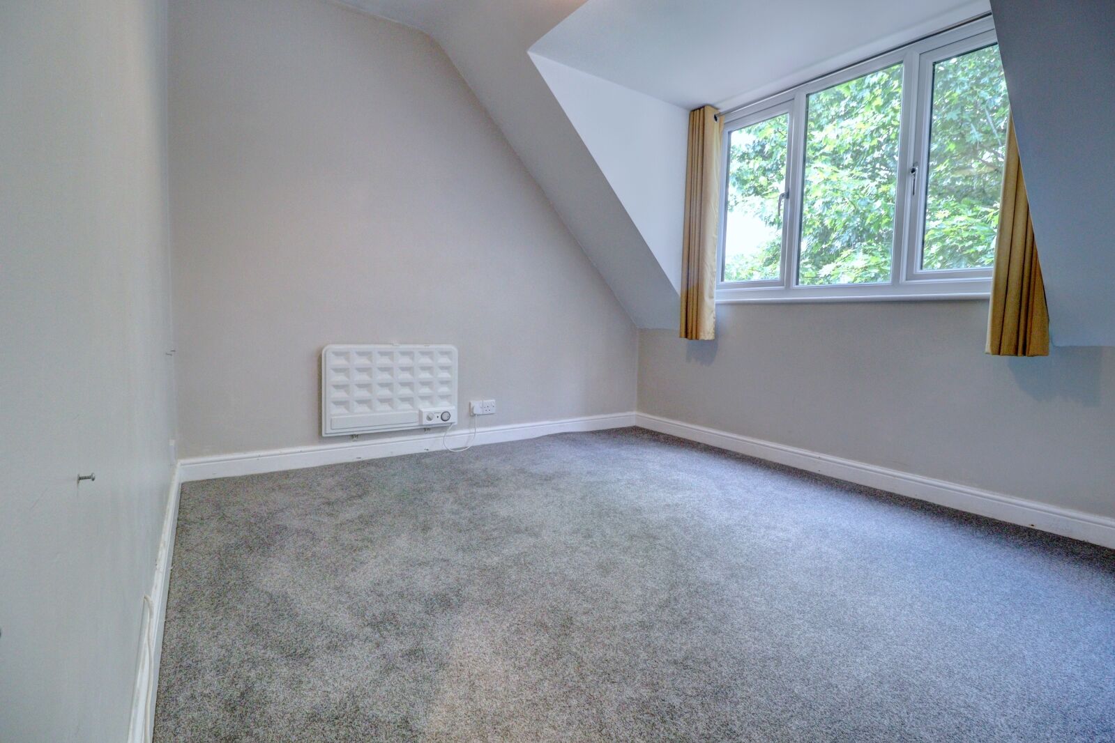 Flat Copyground Court in High Wycombe