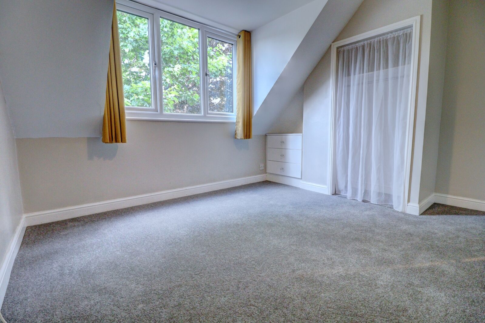 Flat Copyground Court in High Wycombe