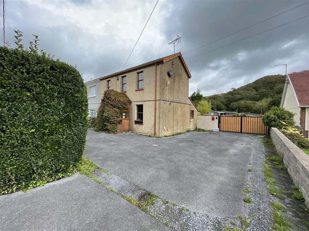 House Lando Road in Pembrey