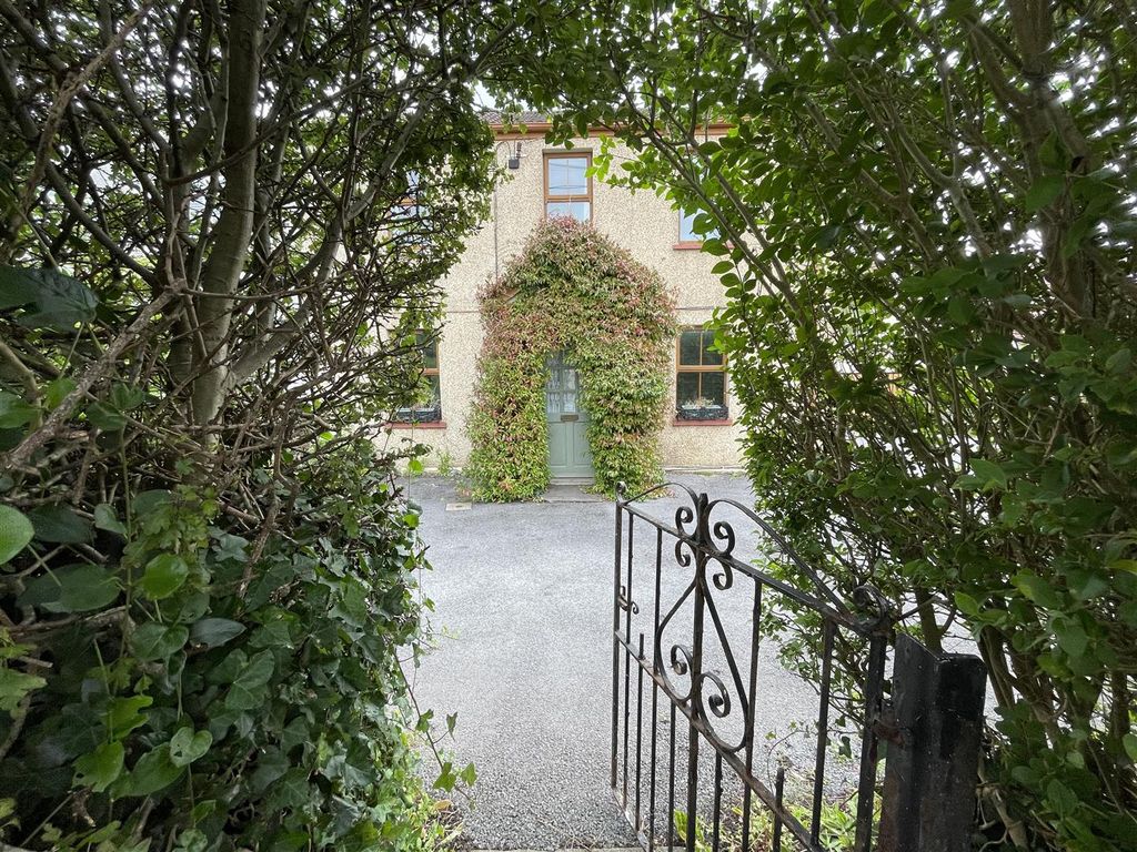 House Lando Road in Pembrey