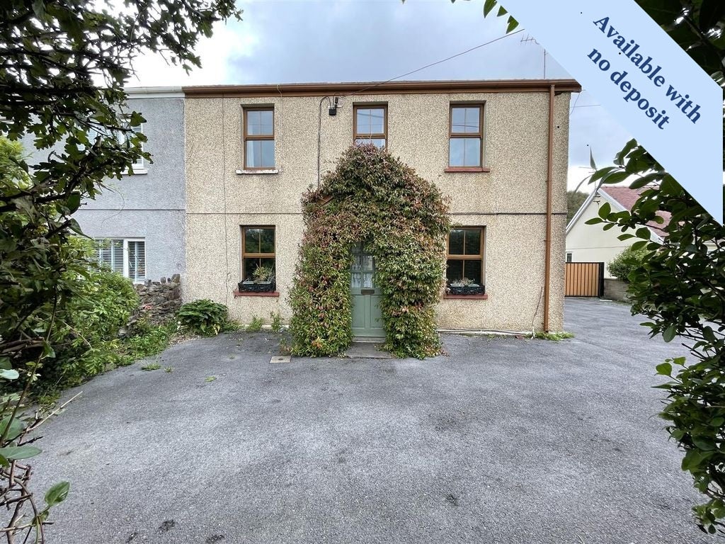 House Lando Road in Pembrey