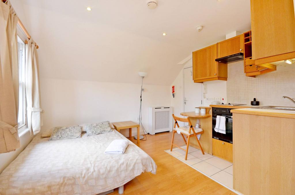 Flat Finchley Road in Greater London