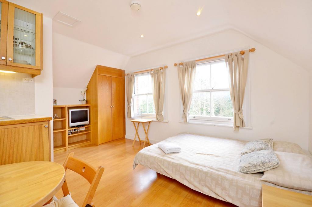 Flat Finchley Road in Greater London
