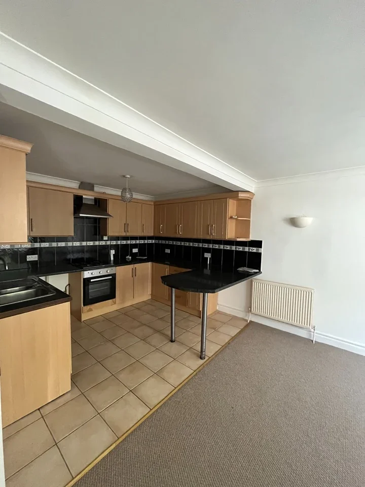 Flat Whitton Road in Greater London