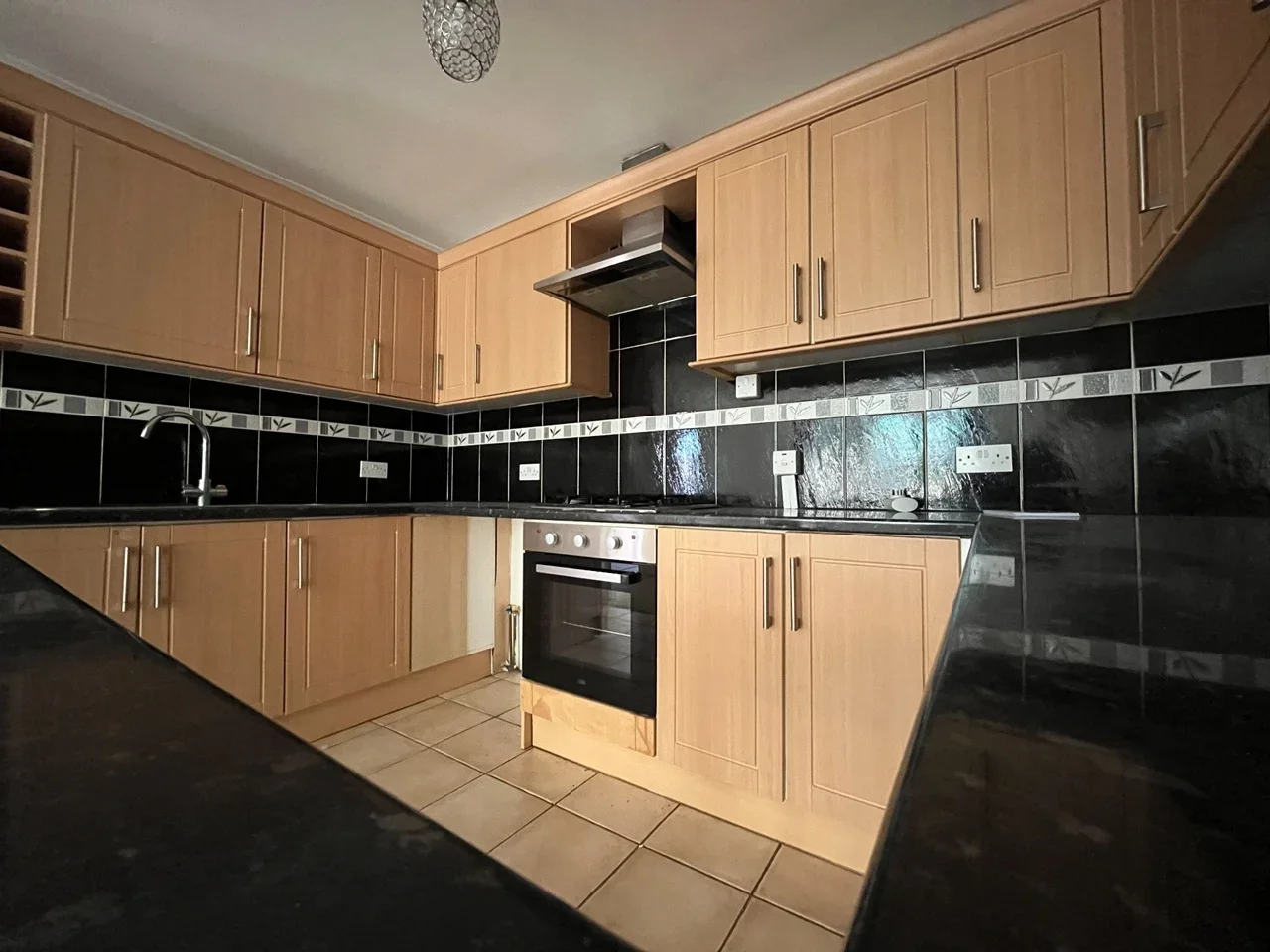 Flat Whitton Road in Greater London