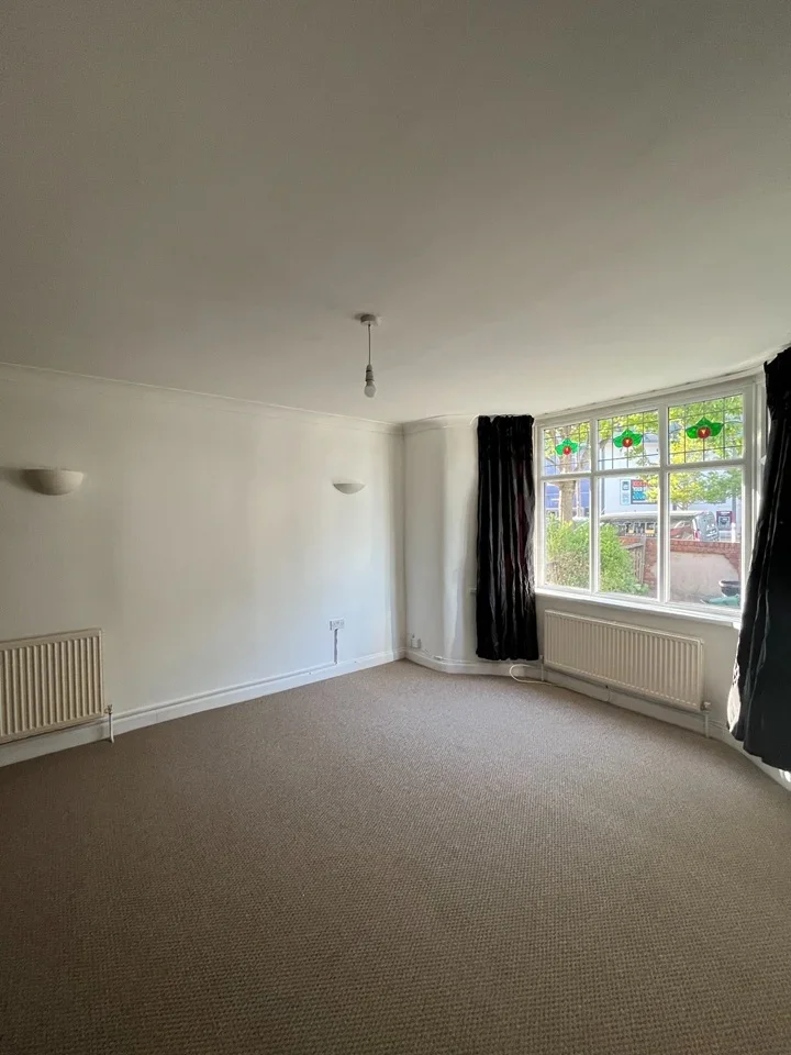 Flat Whitton Road in Greater London