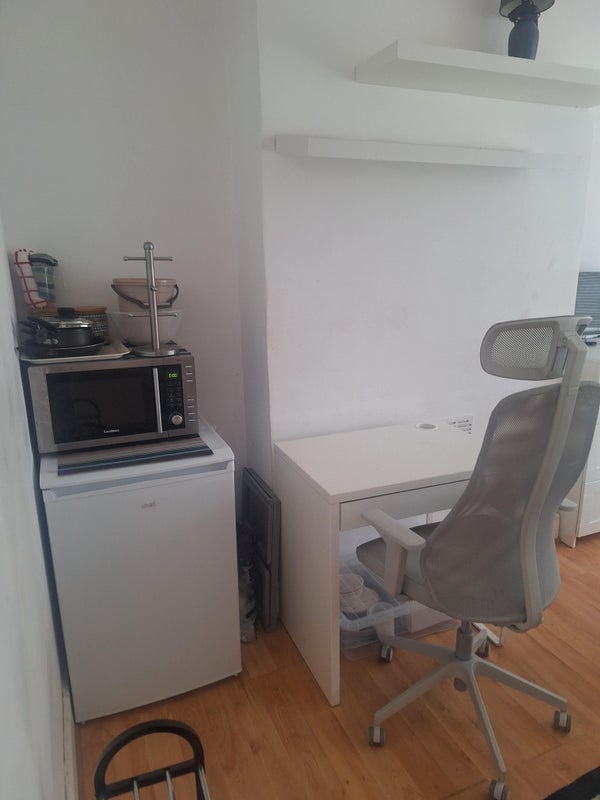 Room Broadfield Road in Greater London