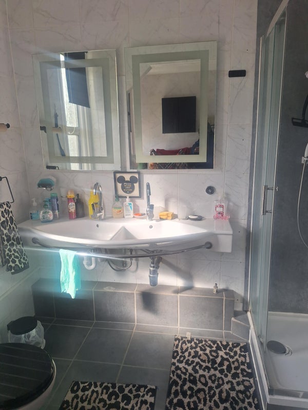 Room Broadfield Road in Greater London