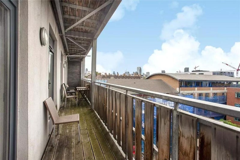 Flat Kingsland Road in Greater London