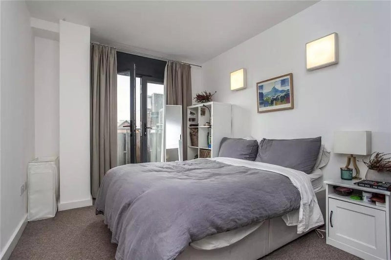 Flat Kingsland Road in Greater London