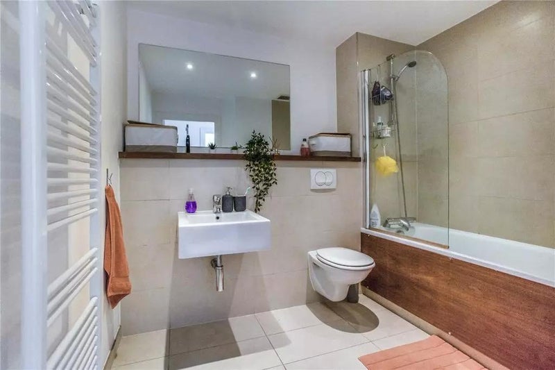 Flat Kingsland Road in Greater London