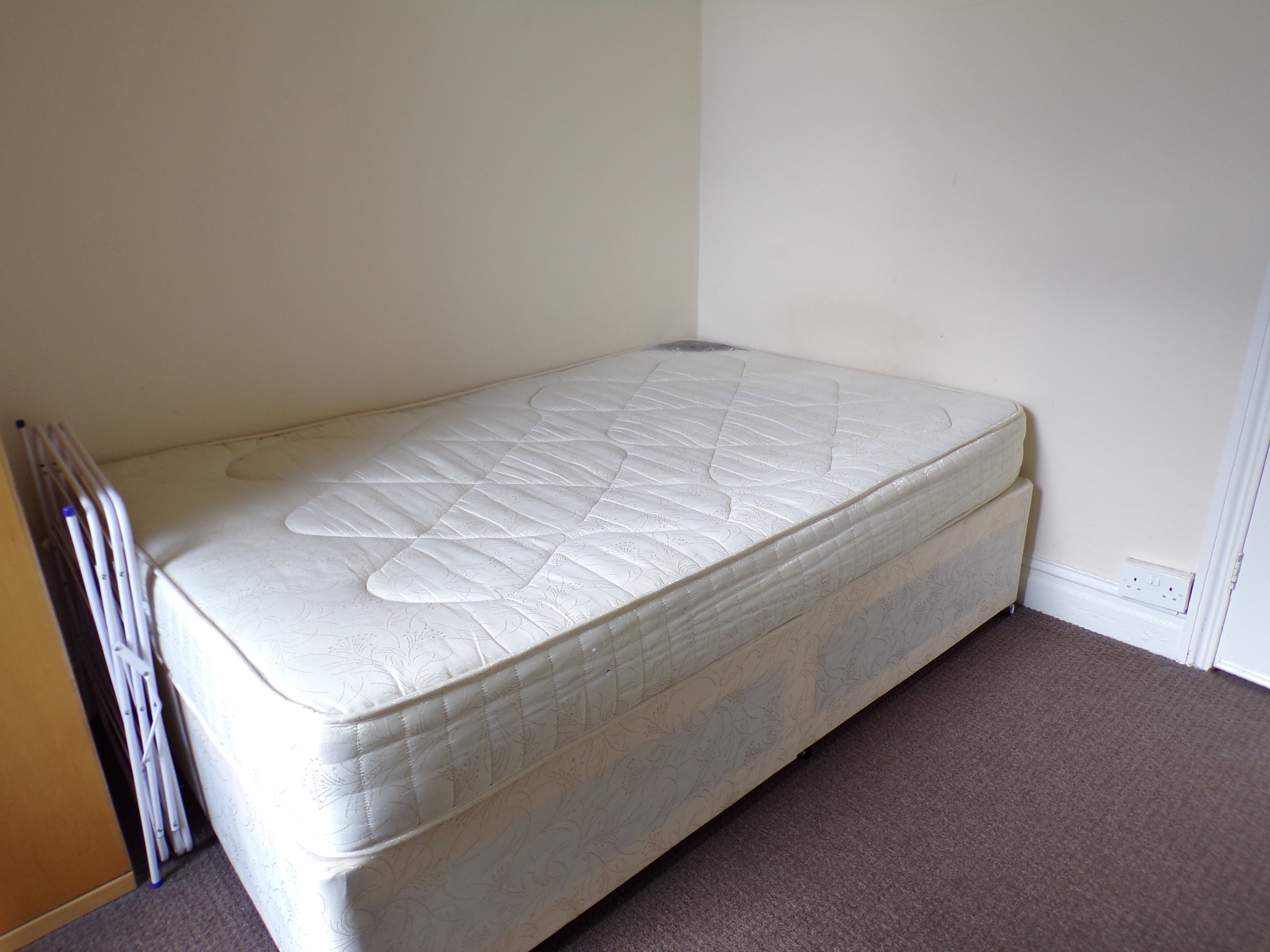Room Coniston Avenue in Newcastle upon Tyne