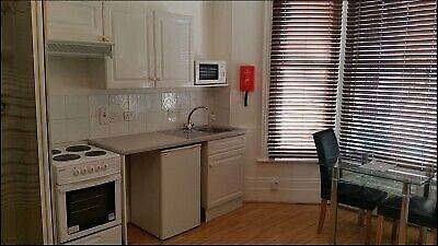 Flat Glazbury Road in Greater London