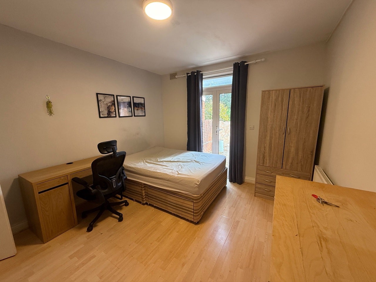 Room Dane Road in Greater London