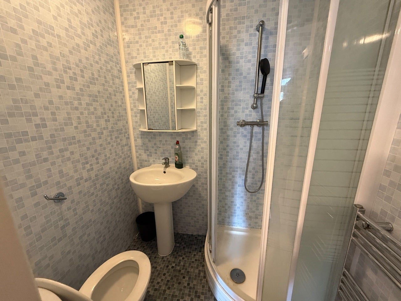 Room Dane Road in Greater London