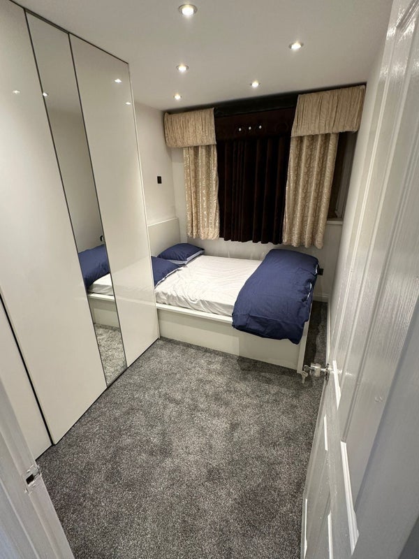 Room Tildesley Road in Greater London