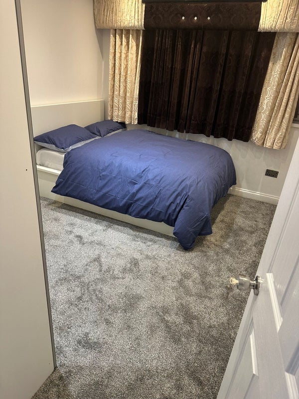 Room Tildesley Road in Greater London