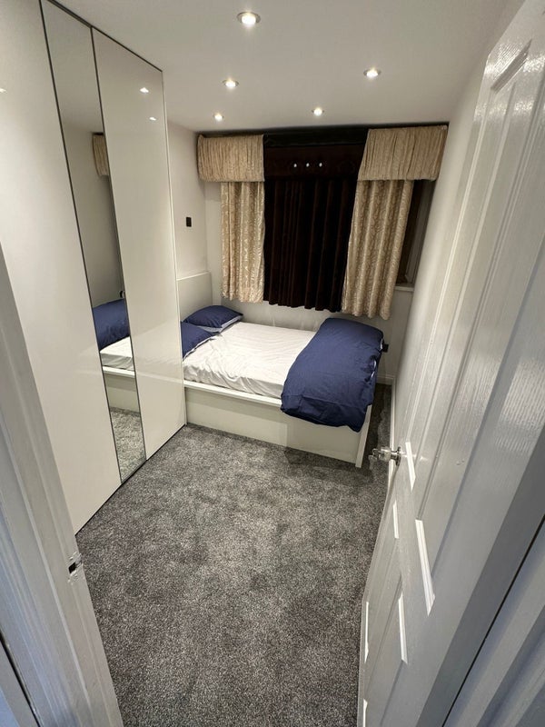 Room Tildesley Road in Greater London
