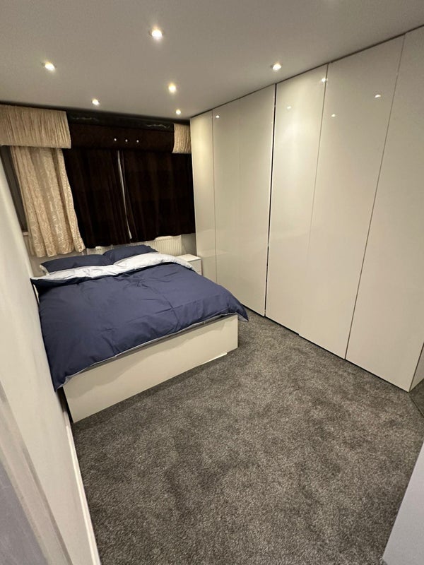 Room Tildesley Road in Greater London