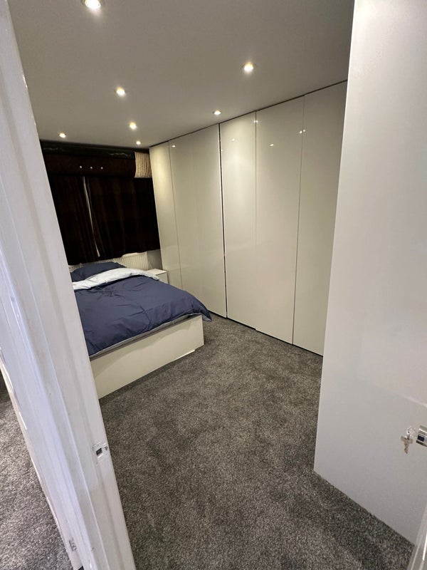 Room Tildesley Road in Greater London